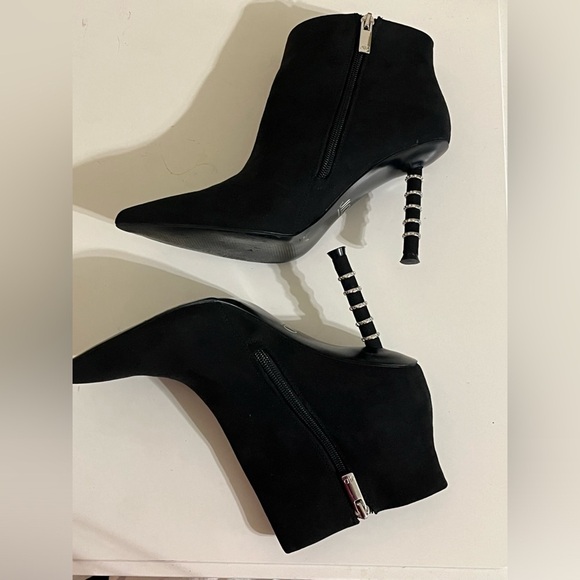 JLO Jennifer Lopez Porchia 2 Black Ankle Bootie Size 8M Spike Heel - Picture 2 of 9